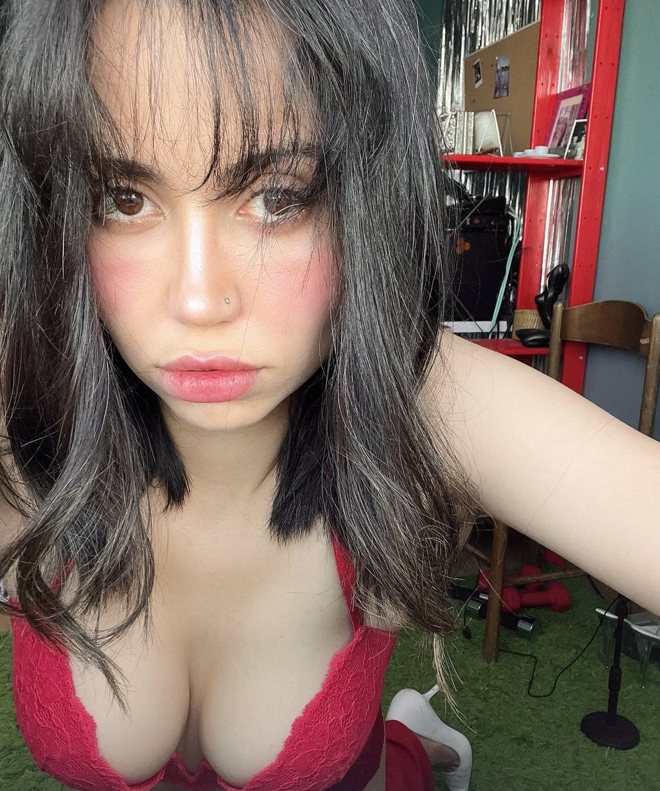 Изабелла привлекальеная девушка из Нефтекамска цена от 7000 руб